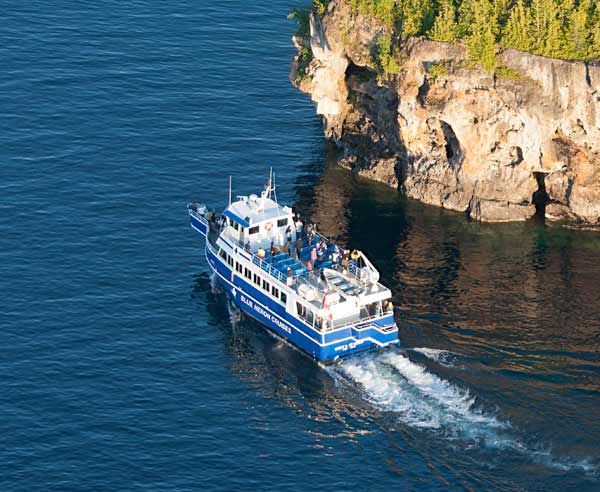 Scenic Boat Cruise to Flowerpot Island and Shipwrecks